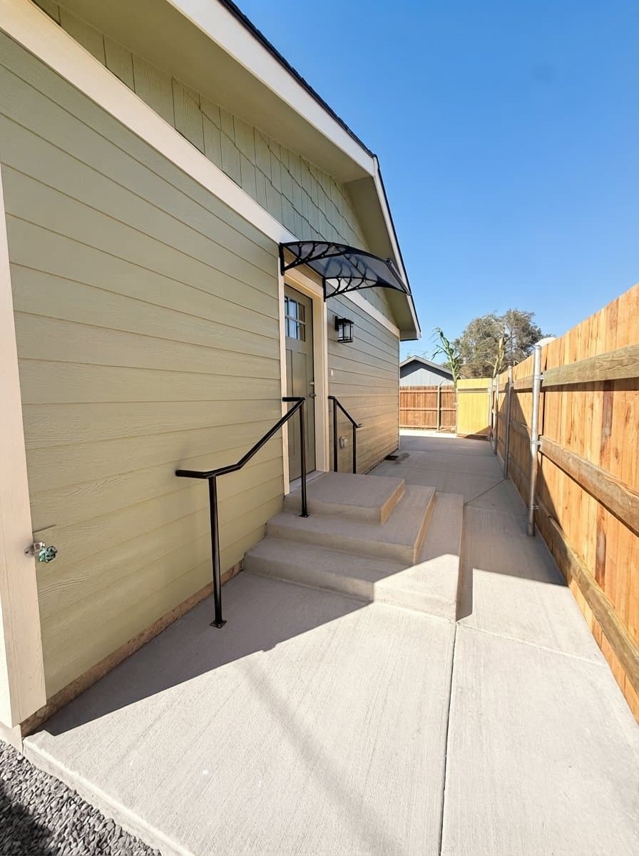 Yakima House: 414 N 7th St