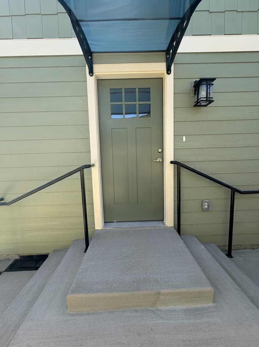 Yakima House: 414 N 7th St