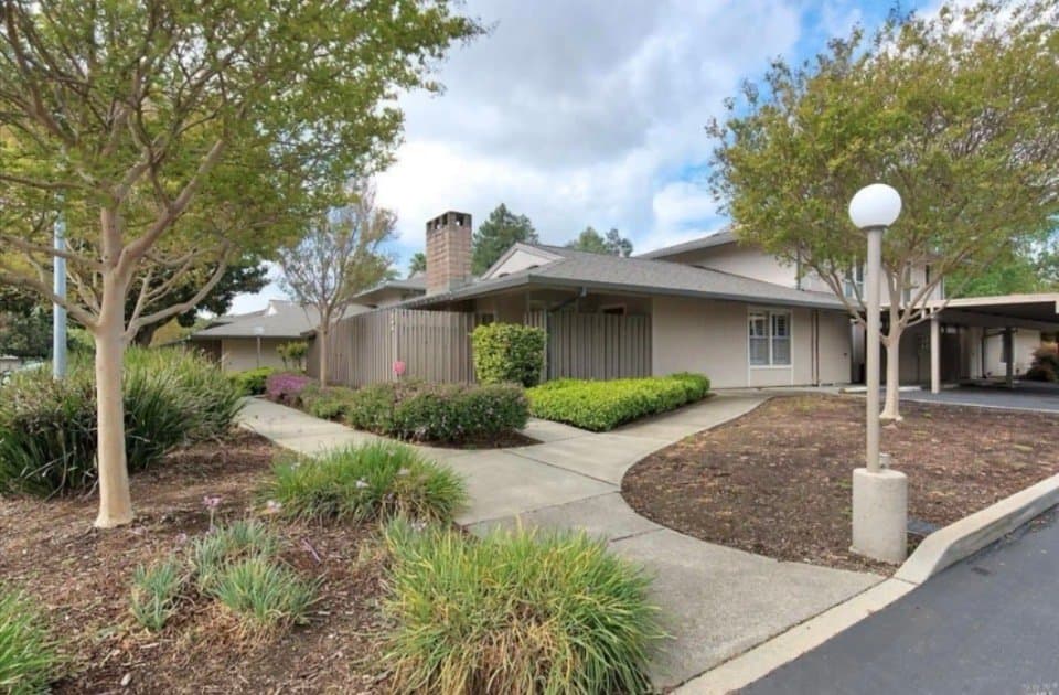 San Rafael Condo: 101 Roundtree Blvd