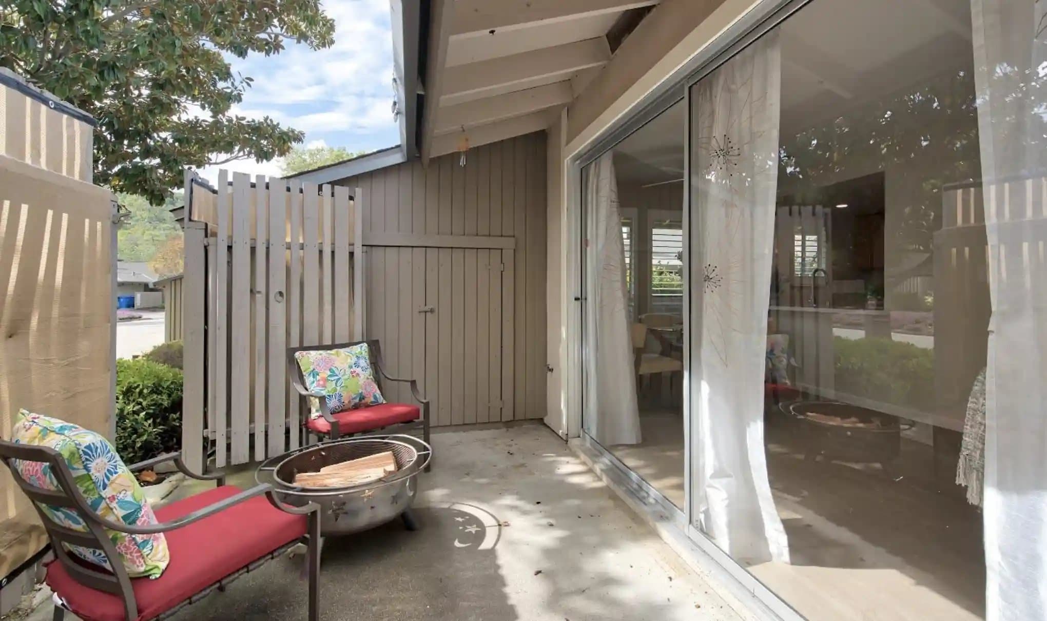 San Rafael Condo: 101 Roundtree Blvd