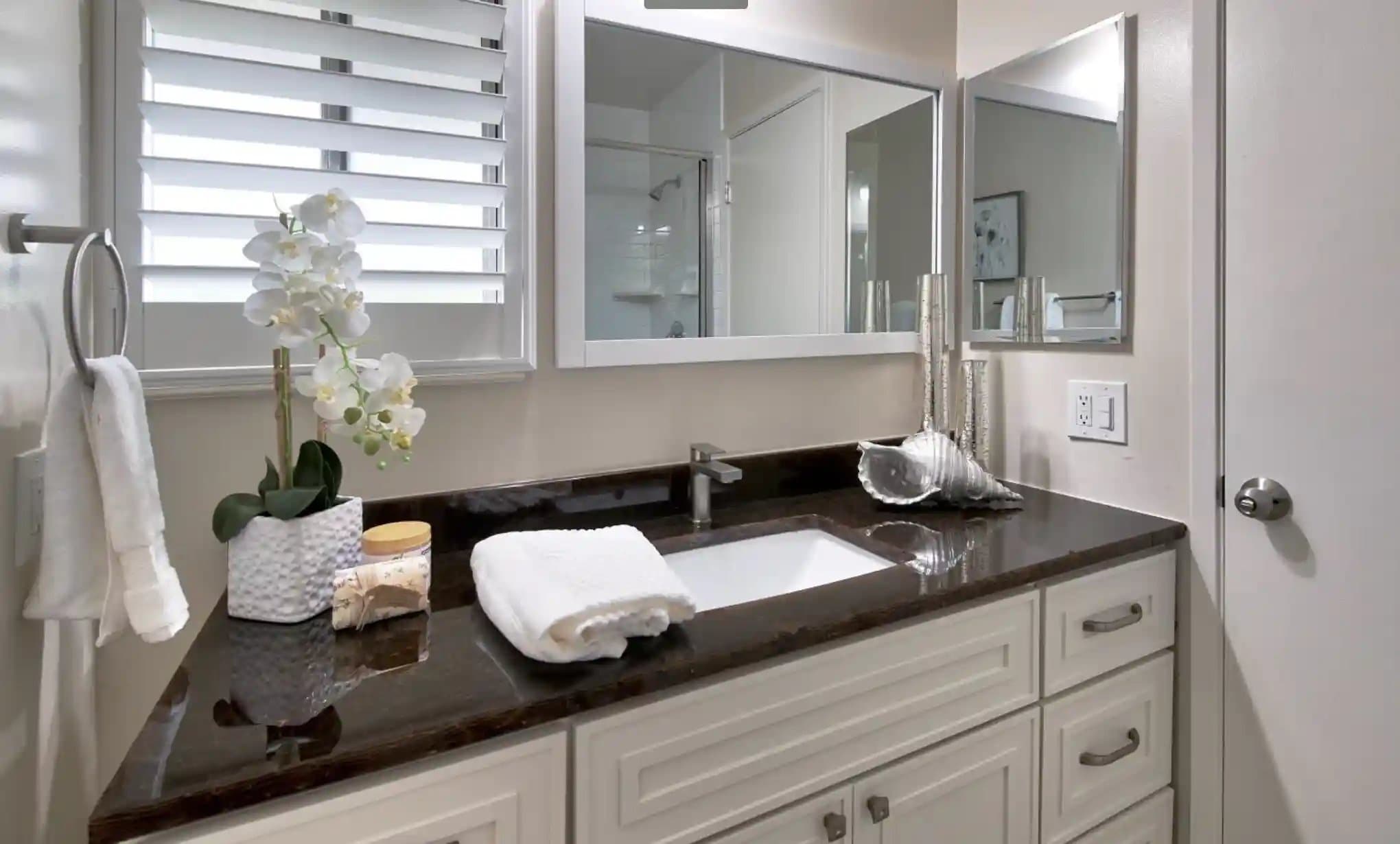 San Rafael Condo: 101 Roundtree Blvd