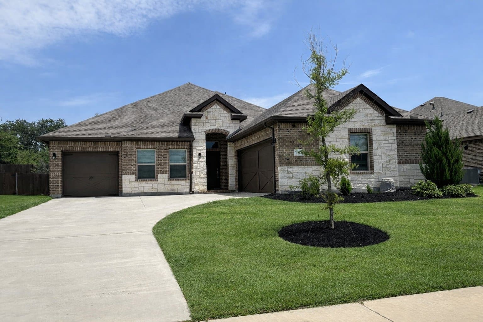 Mansfield House: 702 Audrey Ln