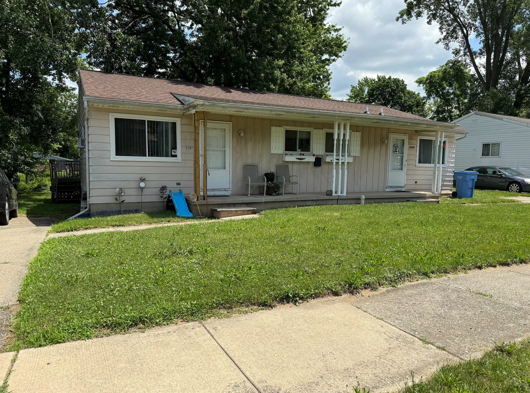 Lansing House: 4107 Burchfield Dr