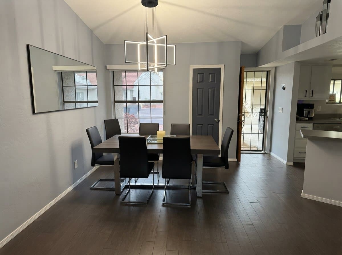Gilbert House: 1500 N Sunview Pkwy