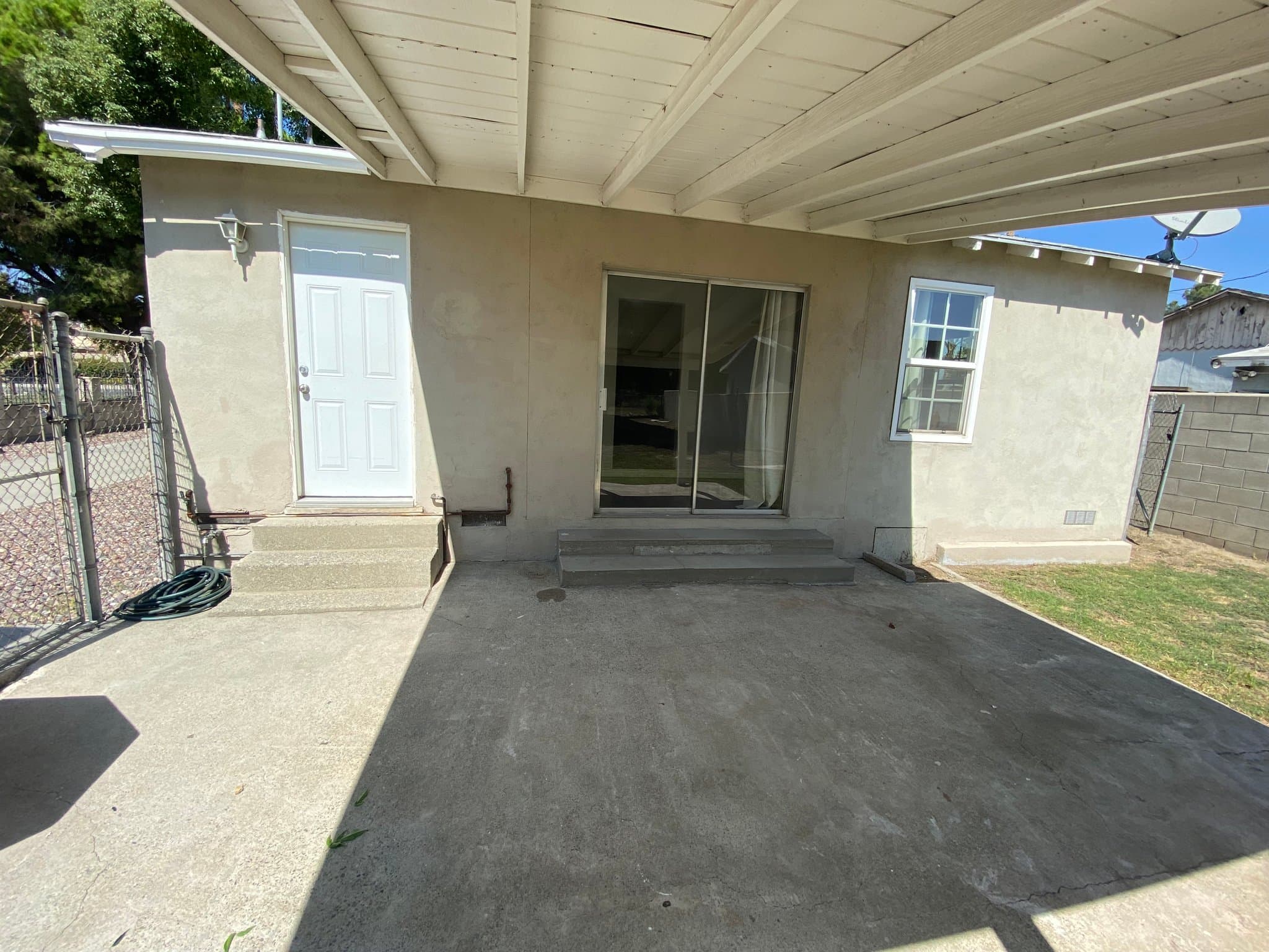 Fontana House: 9231 Fontana Ave