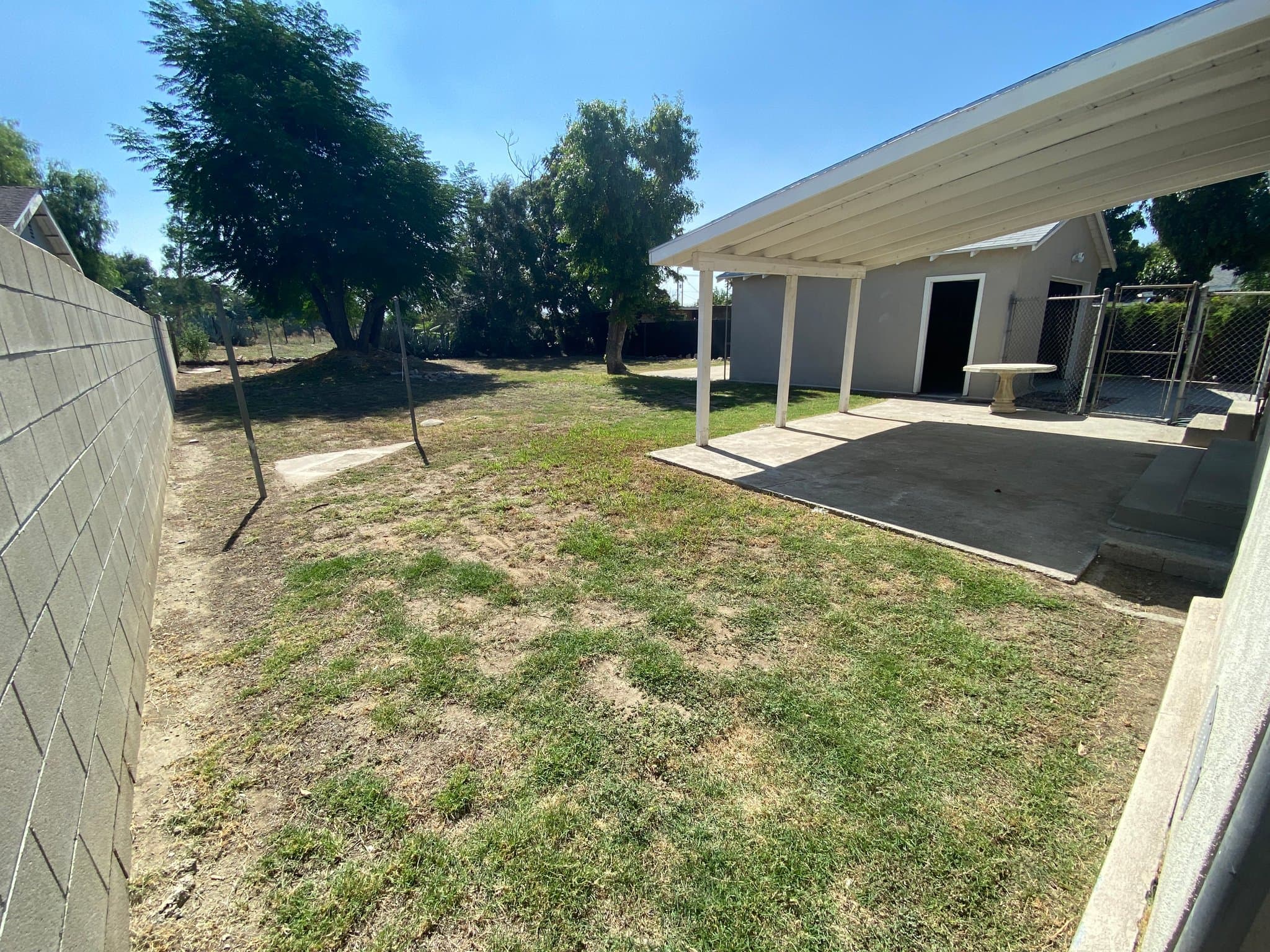 Fontana House: 9231 Fontana Ave
