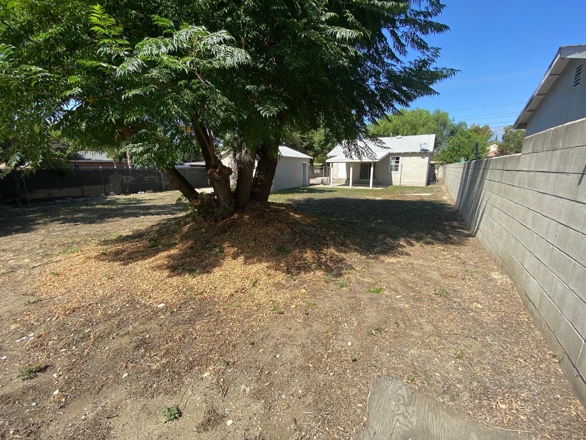 Fontana House: 9231 Fontana Ave