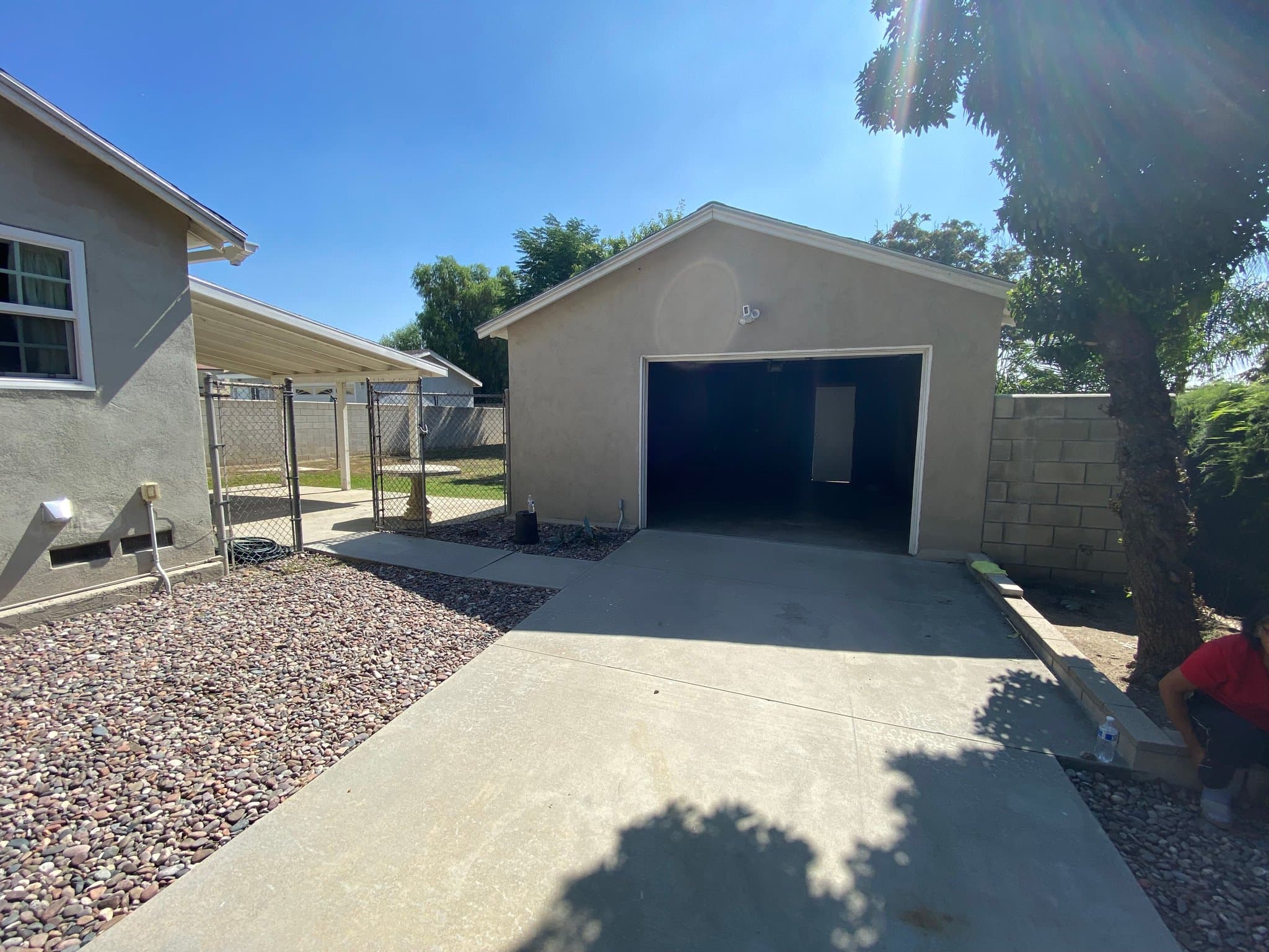 Fontana House: 9231 Fontana Ave
