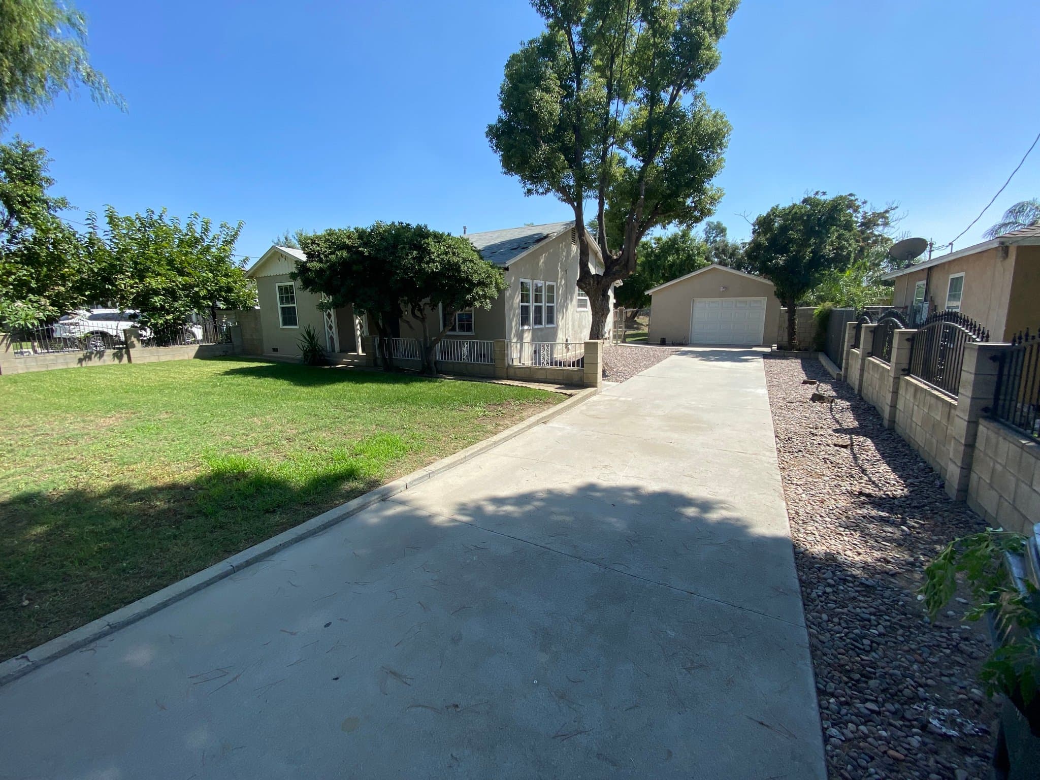Fontana House: 9231 Fontana Ave