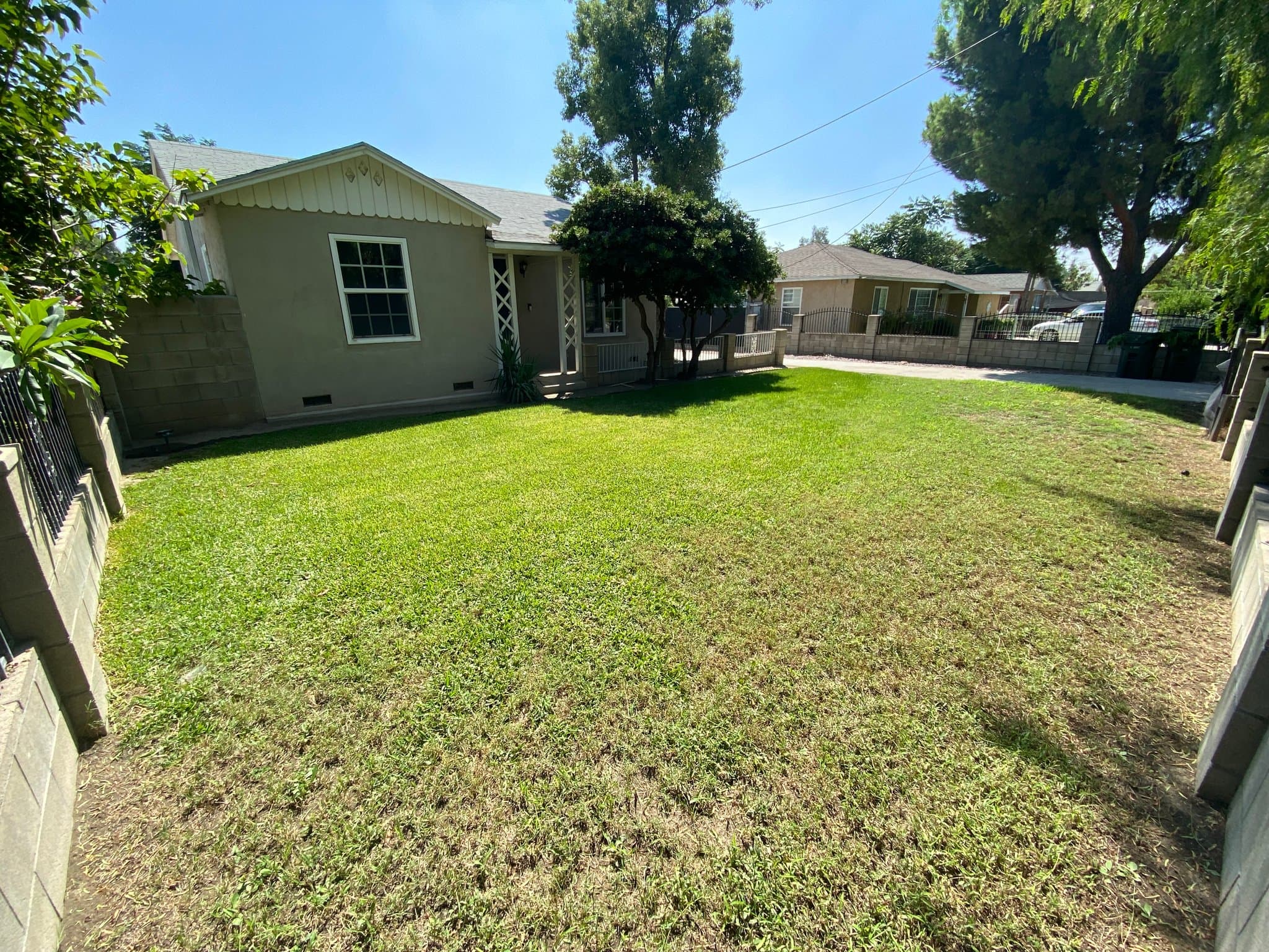 Fontana House: 9231 Fontana Ave