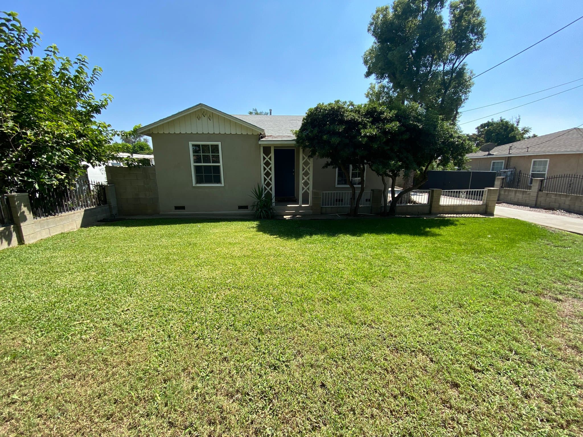 Fontana House: 9231 Fontana Ave