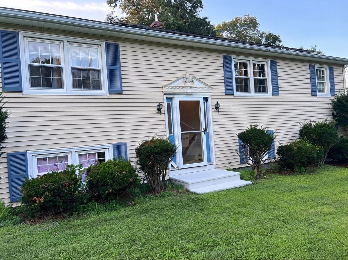 Dudley House: 7 Delaney Ave