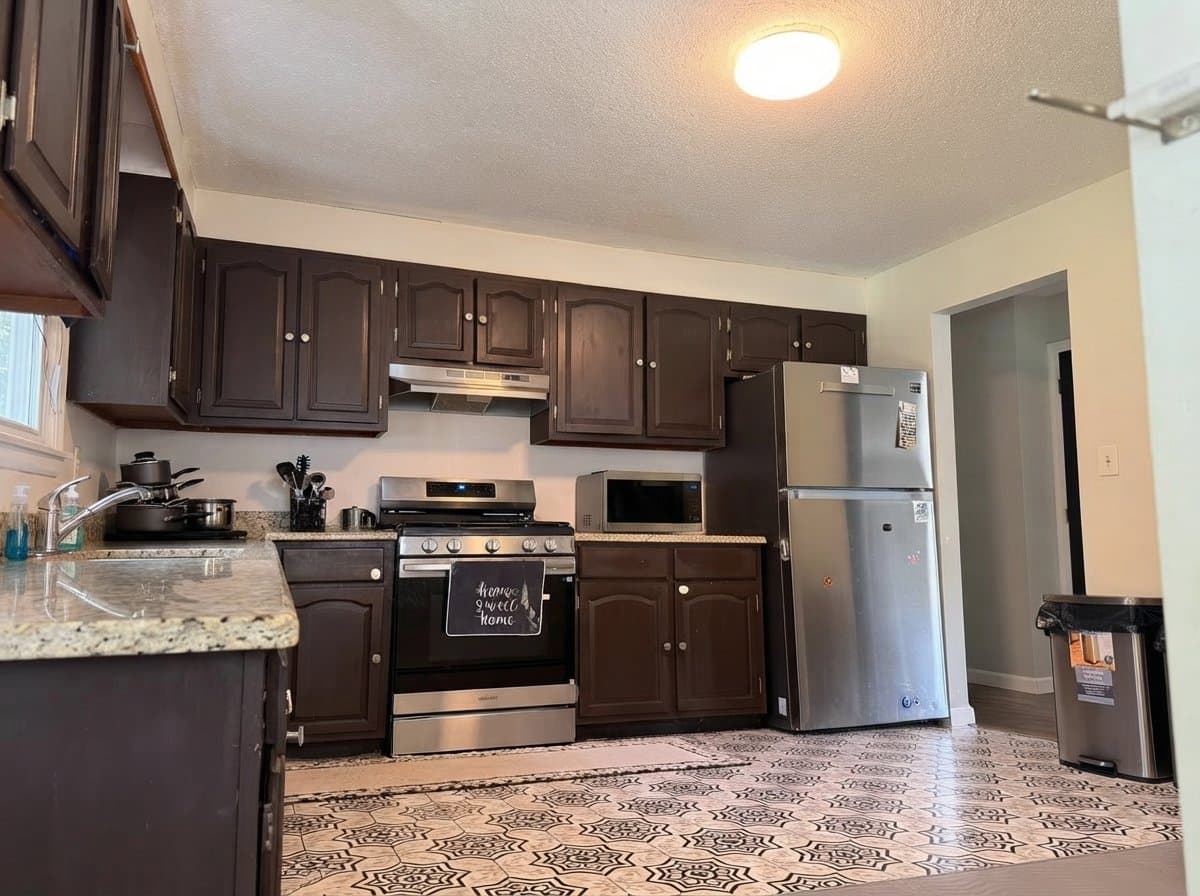 Dudley House: 7 Delaney Ave