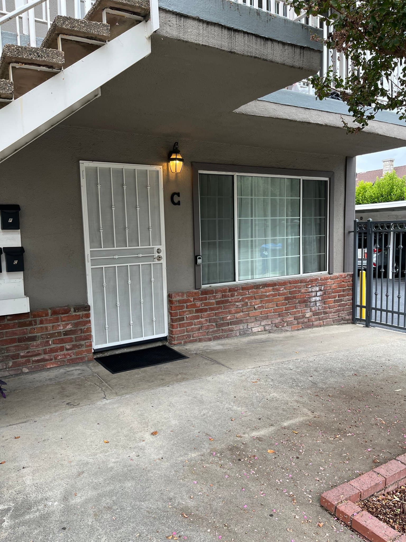 Monrovia Apartment: 332 E. Colorado Blvd
