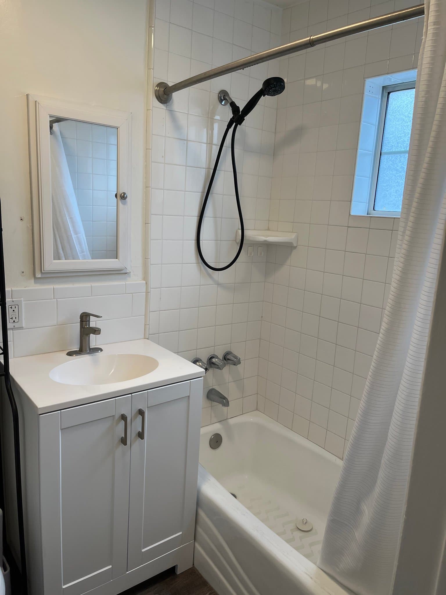 Monrovia Apartment: 332 E. Colorado Blvd