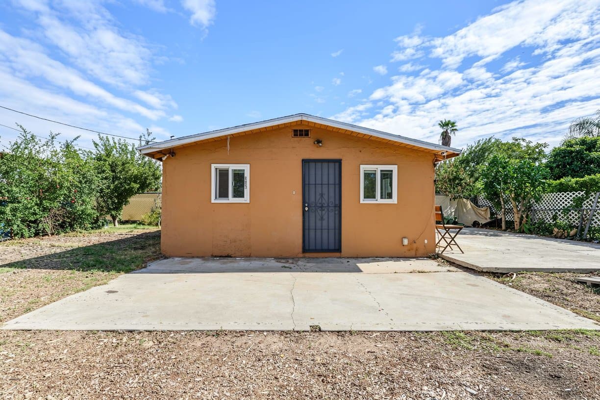 San Bernardino Apartment: 949 E 3rd St