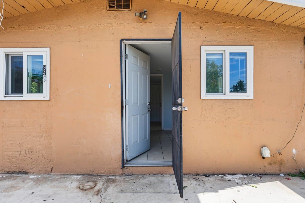 San Bernardino Apartment: 949 E 3rd St