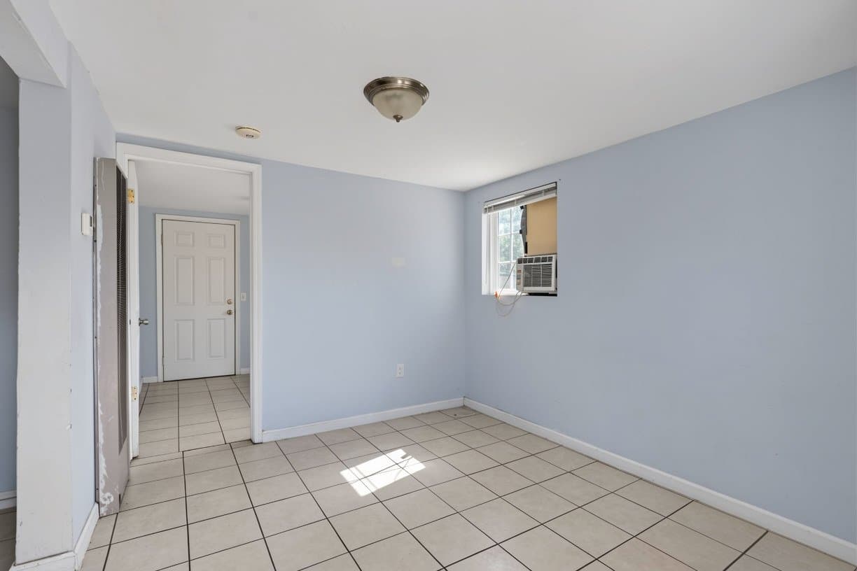 San Bernardino Apartment: 949 E 3rd St