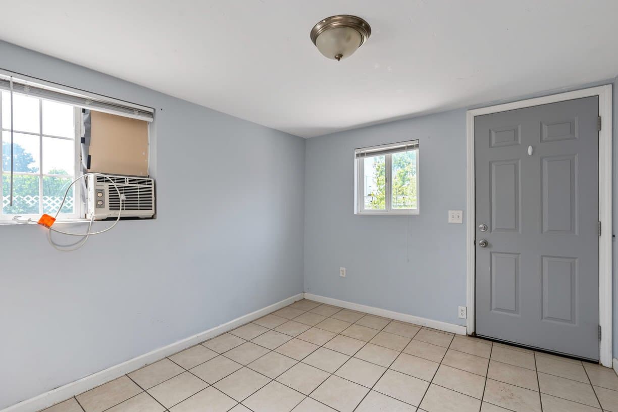 San Bernardino Apartment: 949 E 3rd St