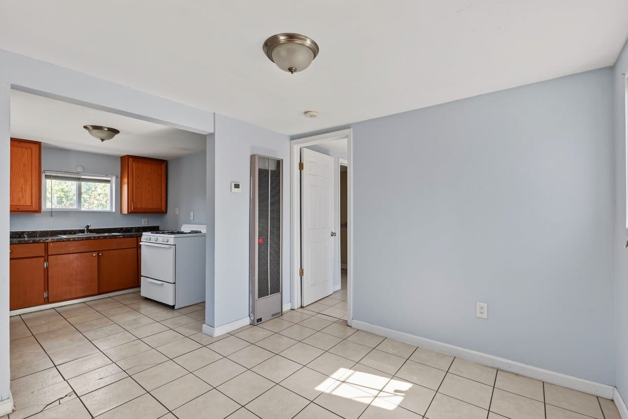 San Bernardino Apartment: 949 E 3rd St