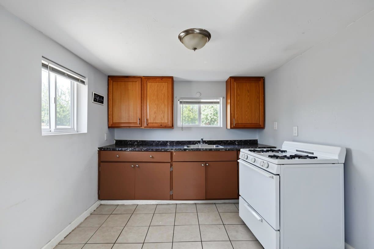 San Bernardino Apartment: 949 E 3rd St