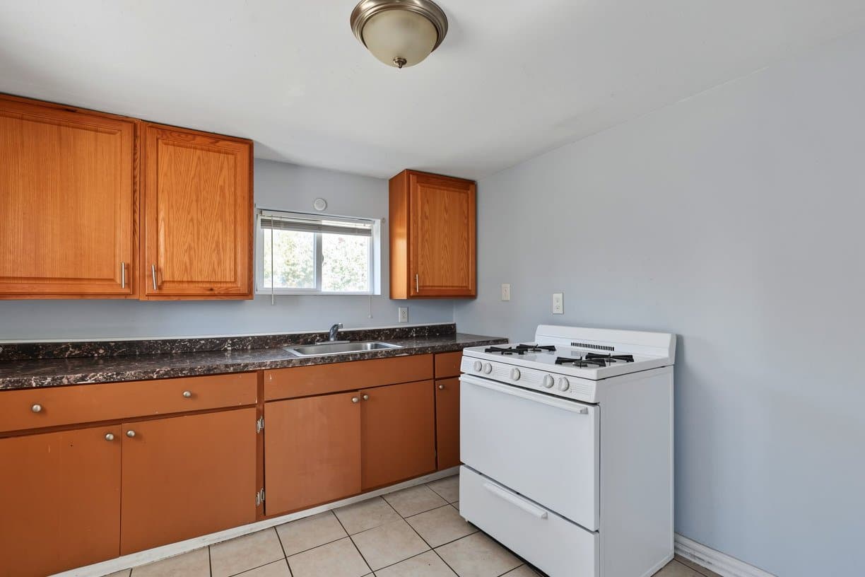 San Bernardino Apartment: 949 E 3rd St