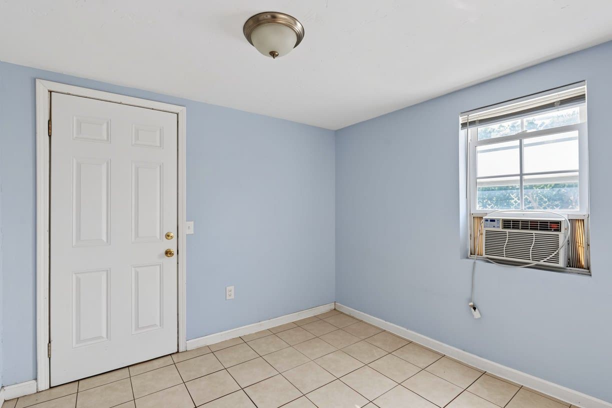 San Bernardino Apartment: 949 E 3rd St