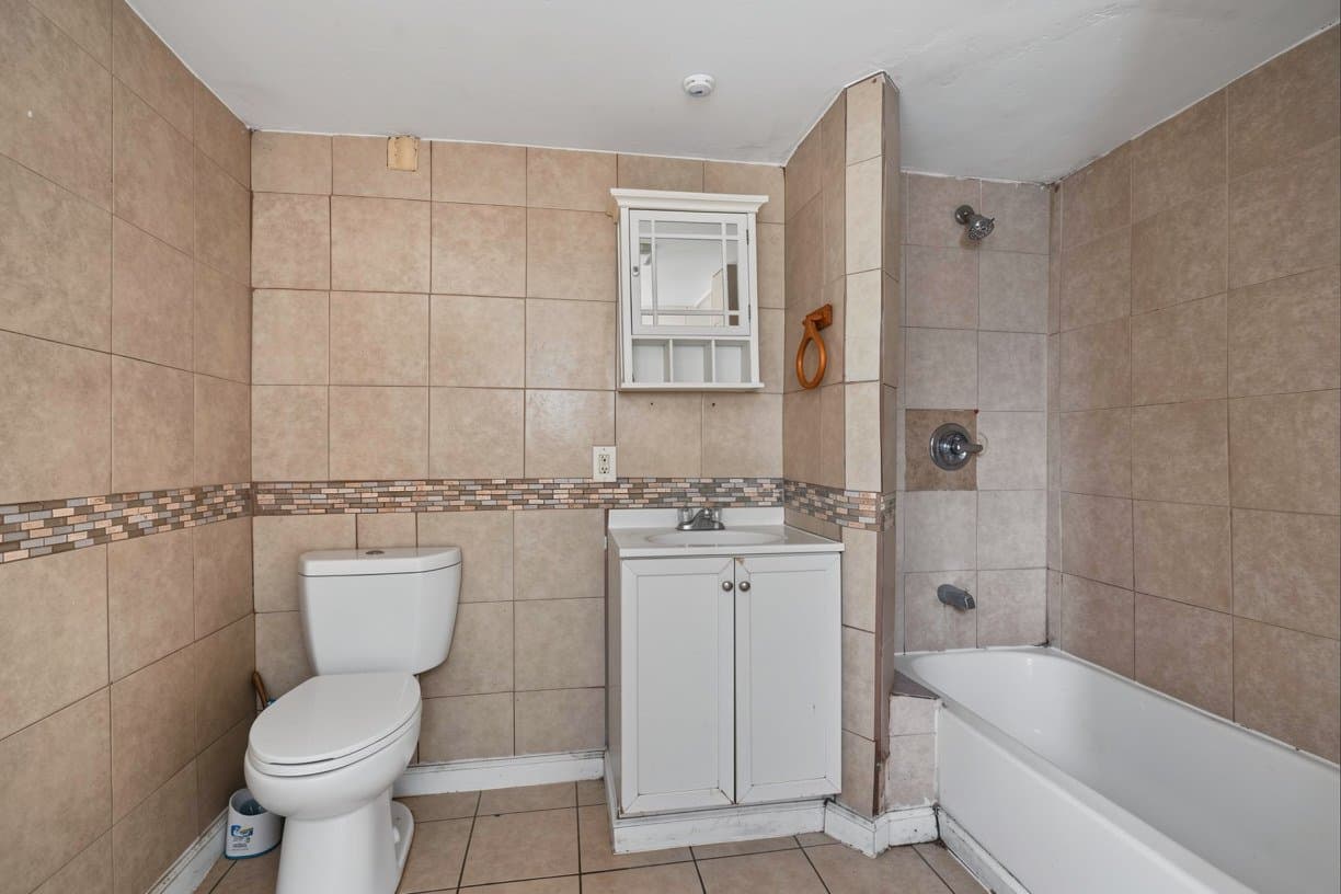 San Bernardino Apartment: 949 E 3rd St