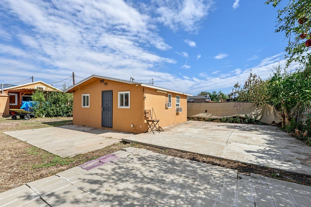 San Bernardino Apartment: 949 E 3rd St