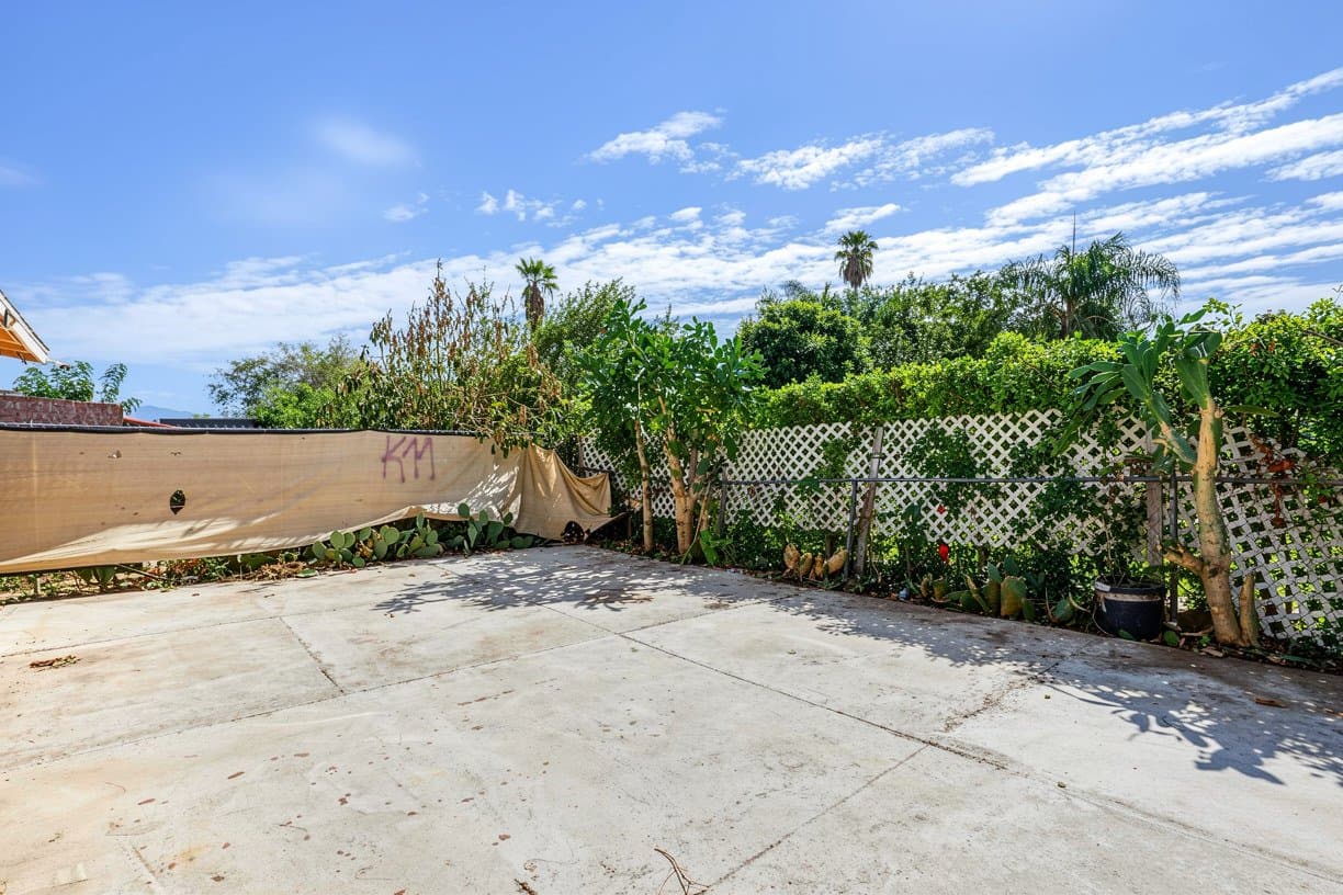 San Bernardino Apartment: 949 E 3rd St