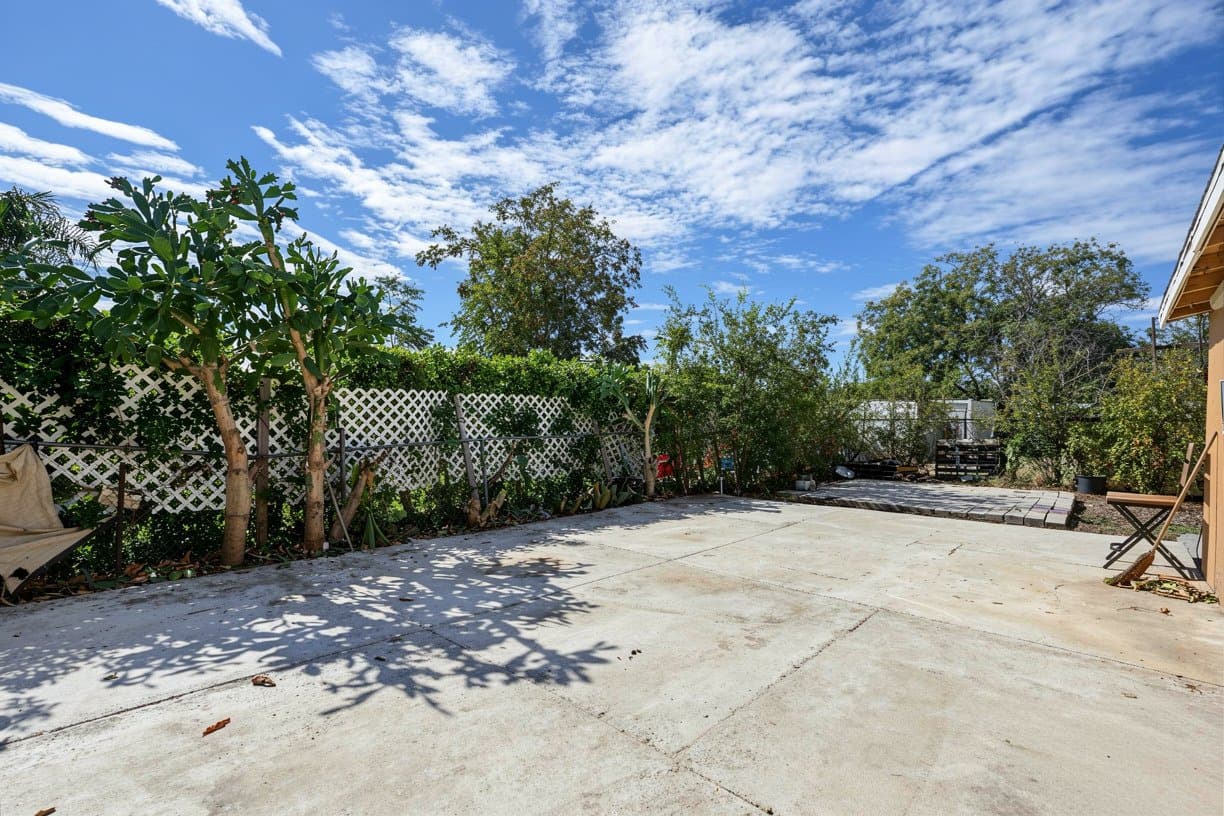 San Bernardino Apartment: 949 E 3rd St