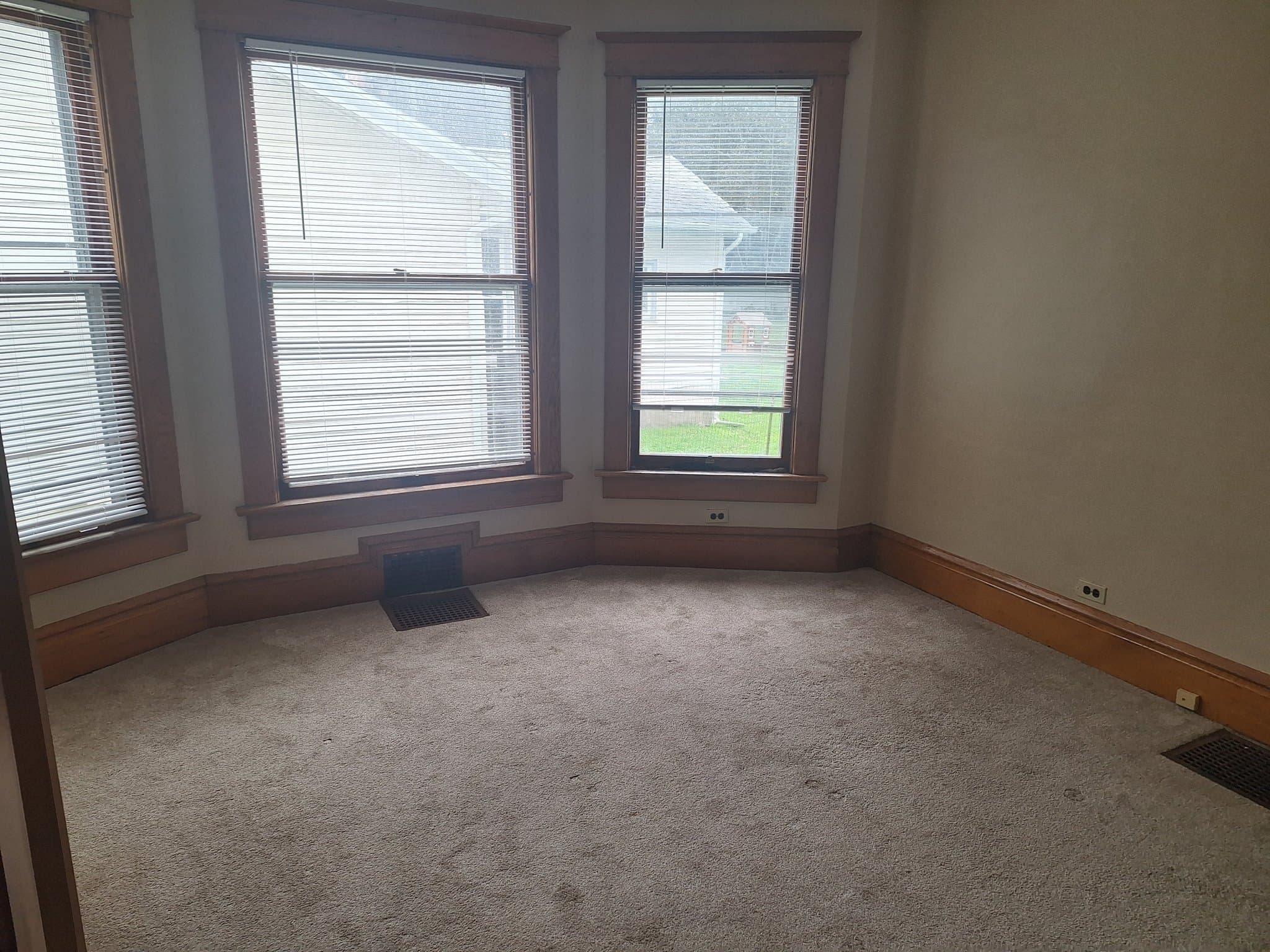Hillsdale Multiplex: 86 S Howell St