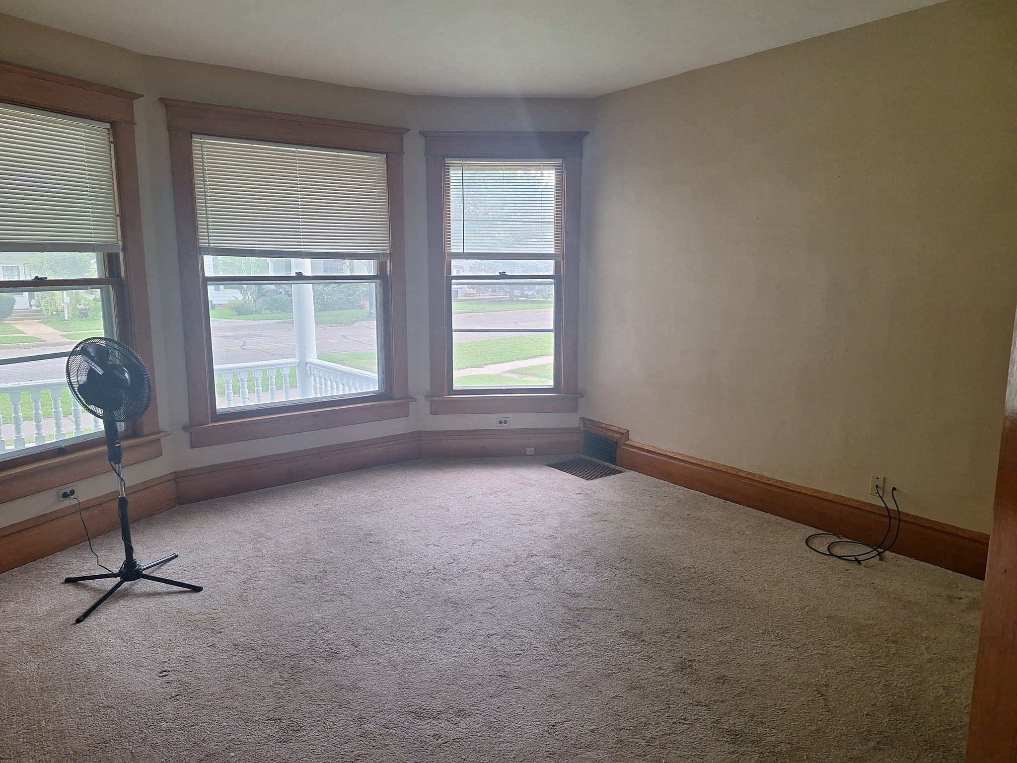 Hillsdale Multiplex: 86 S Howell St