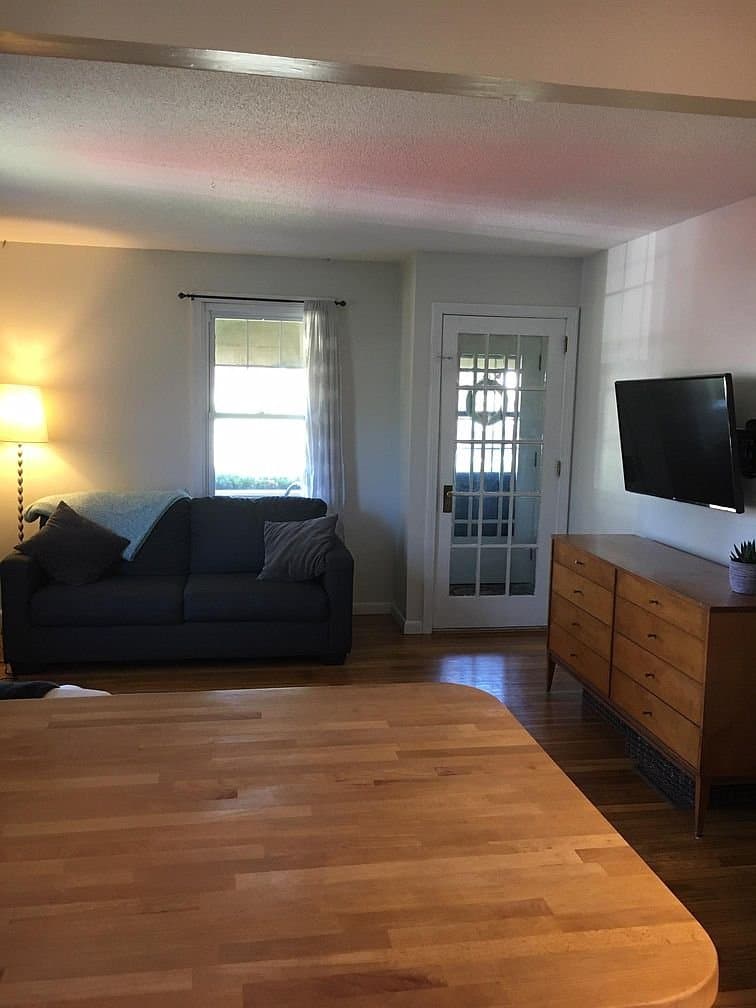 Rocky Hill House: 182 Forest St