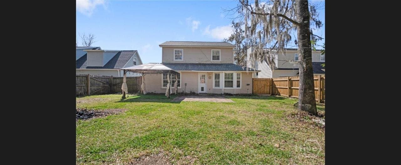Savannah House: 24 St Ives Dr