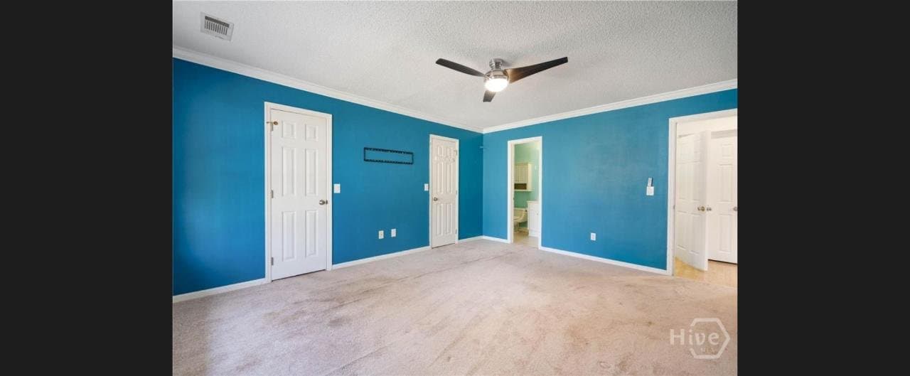 Savannah House: 24 St Ives Dr