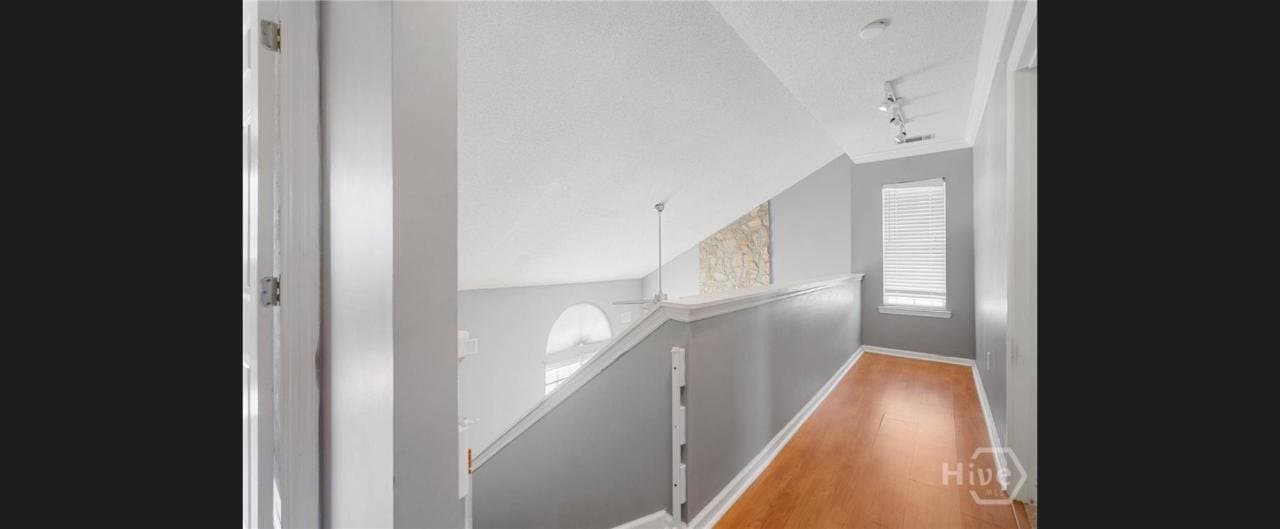 Savannah House: 24 St Ives Dr