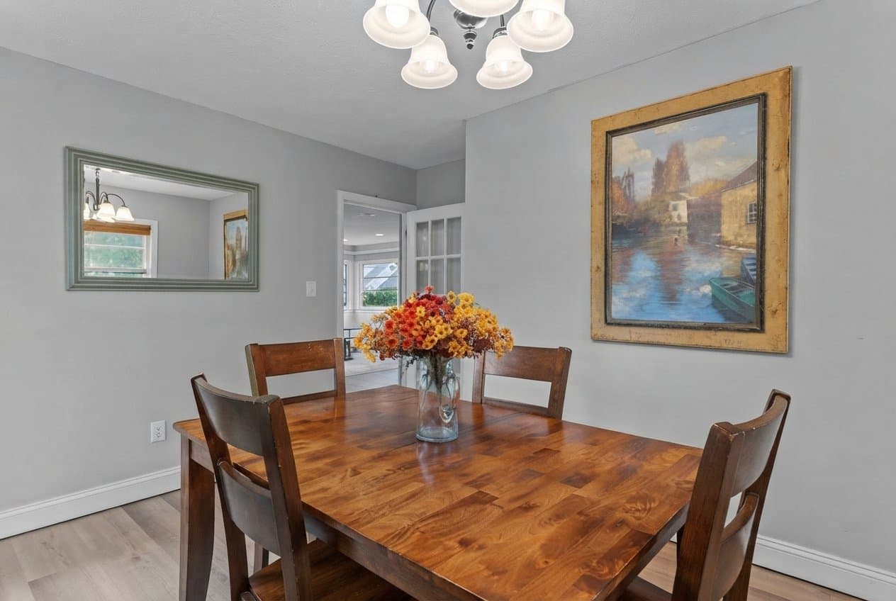 Shrewsbury House: 30 Bellridge Dr