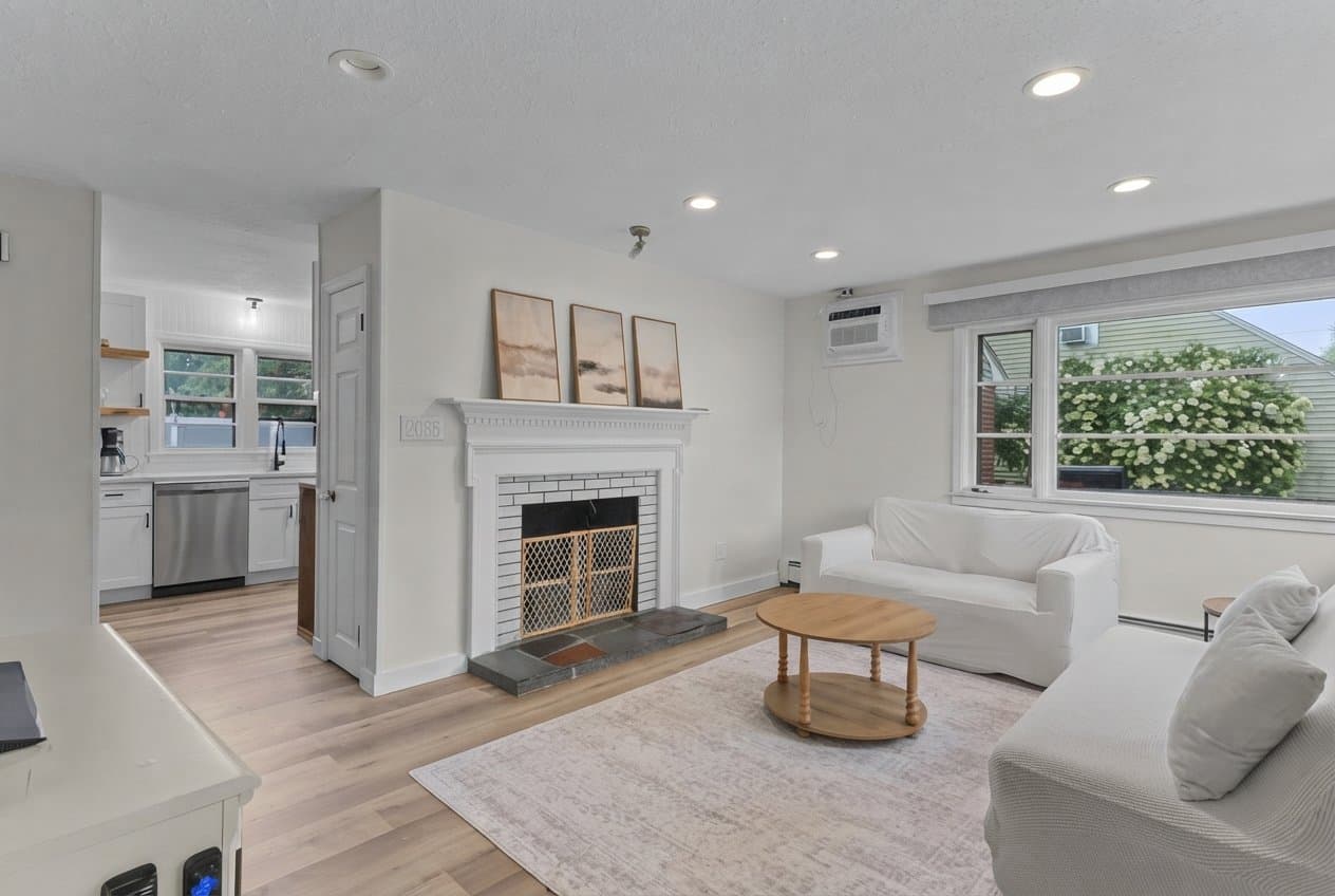 Shrewsbury House: 30 Bellridge Dr