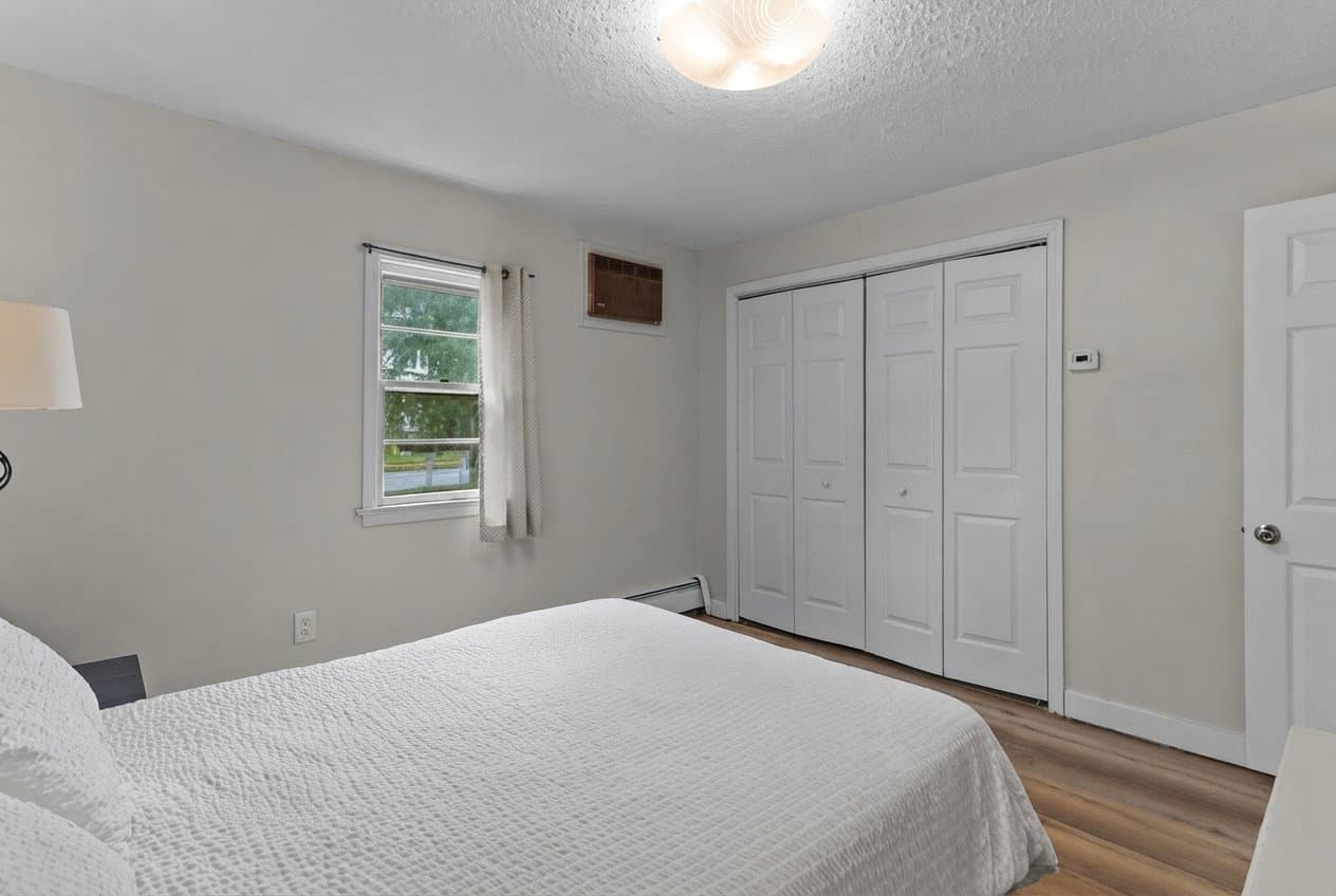 Shrewsbury House: 30 Bellridge Dr