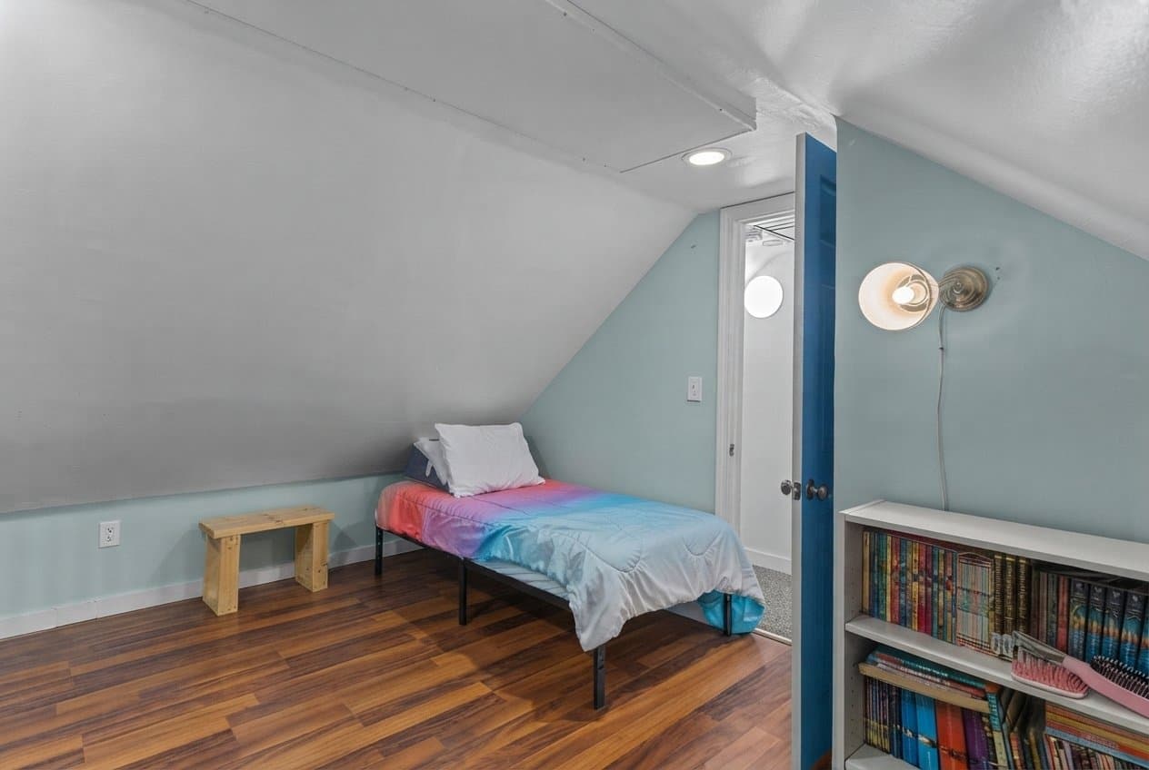 Shrewsbury House: 30 Bellridge Dr
