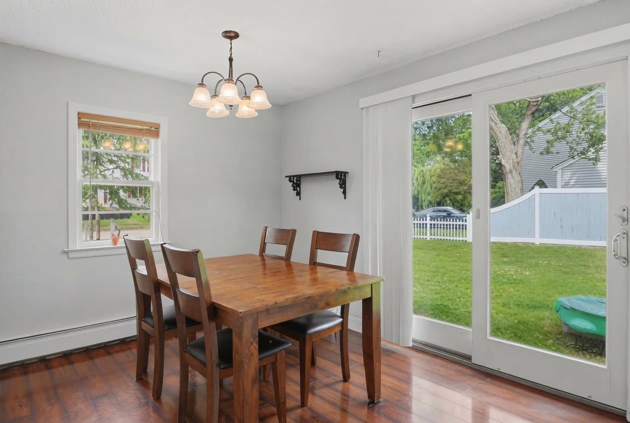 Shrewsbury House: 30 Bellridge Dr