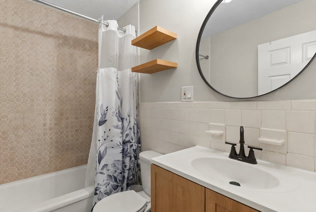 Shrewsbury House: 30 Bellridge Dr