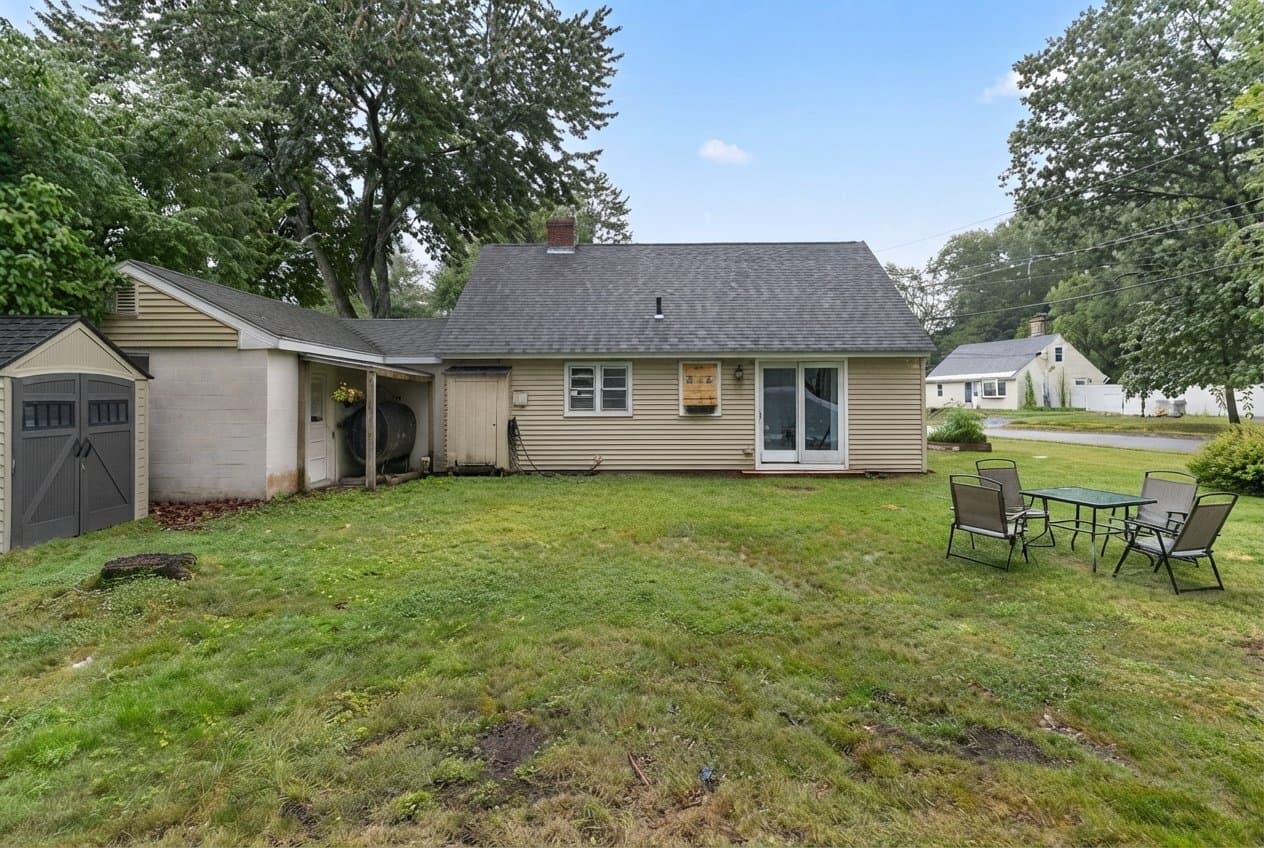 Shrewsbury House: 30 Bellridge Dr