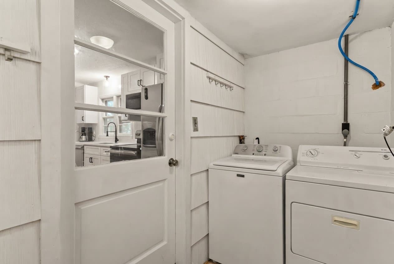 Shrewsbury House: 30 Bellridge Dr