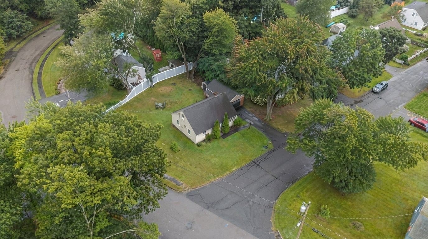 Shrewsbury House: 30 Bellridge Dr