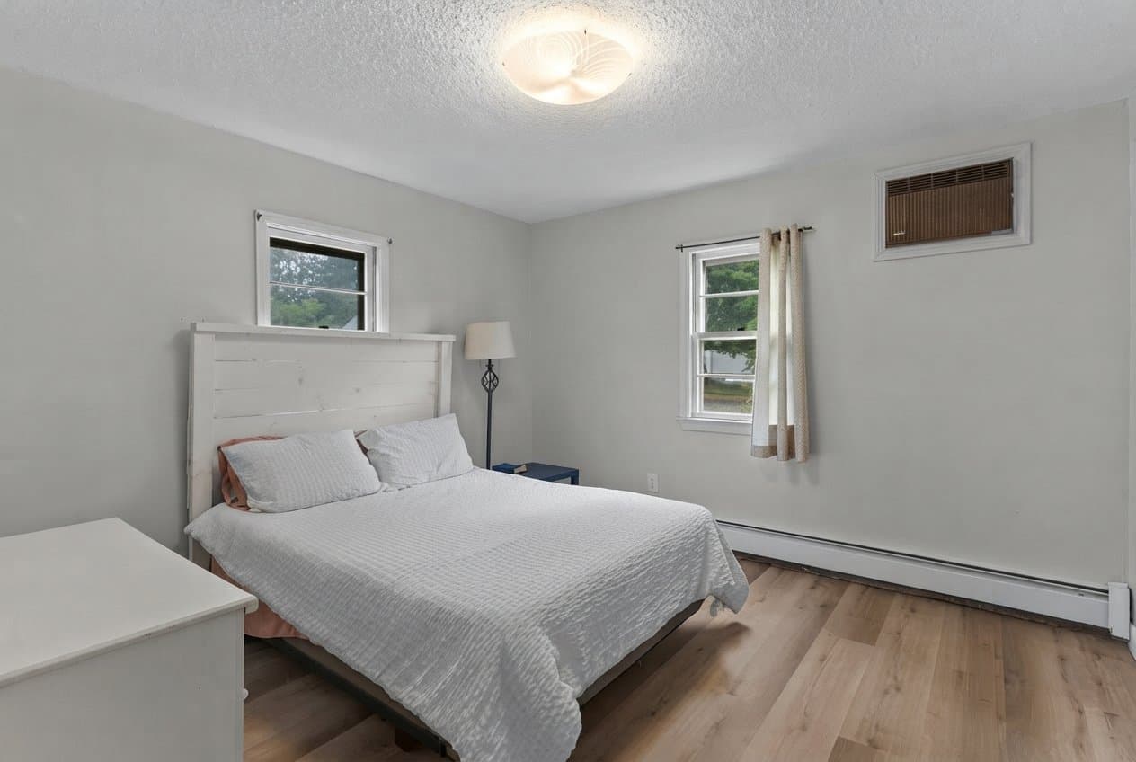 Shrewsbury House: 30 Bellridge Dr