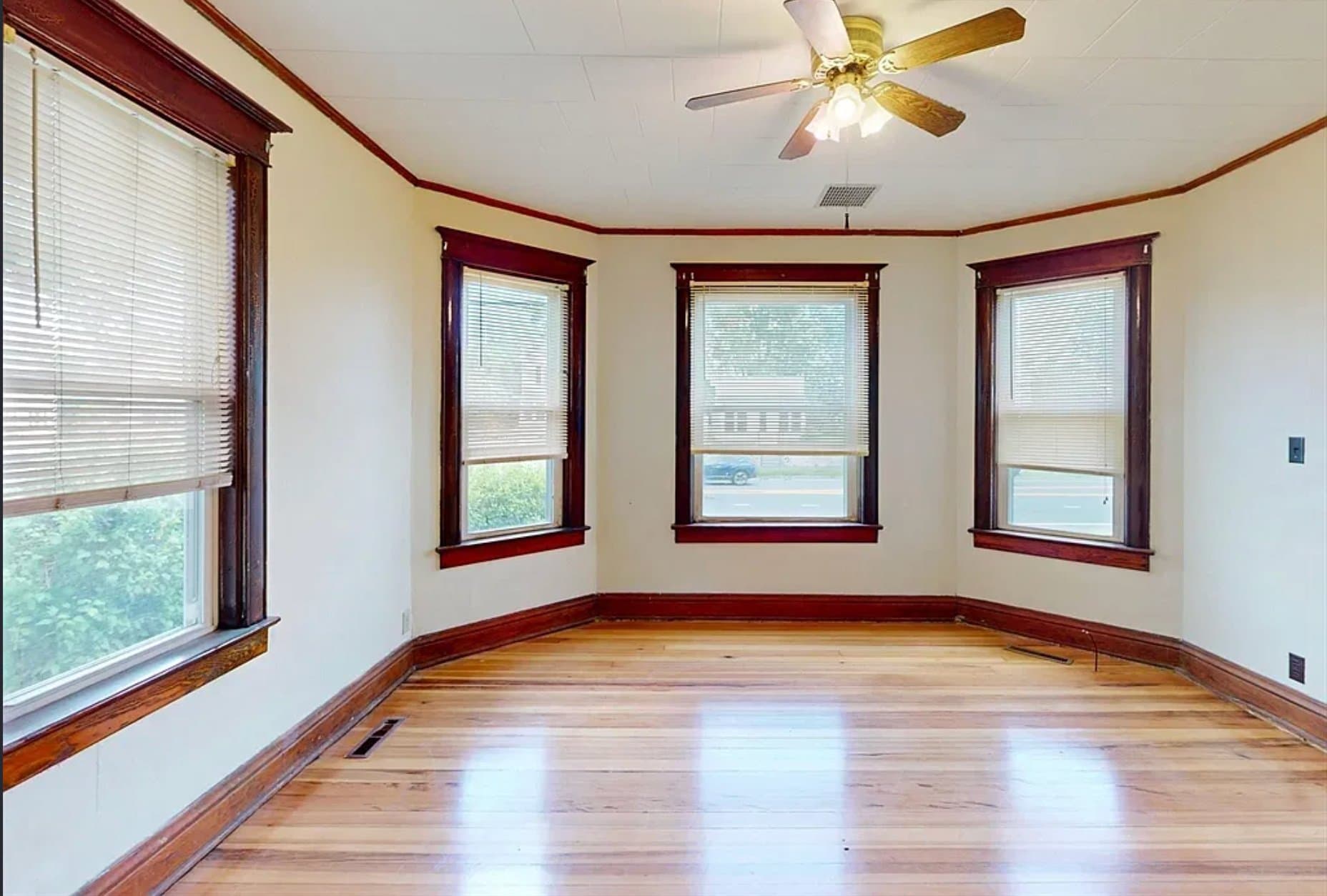 Hadley House: 153 Russell St