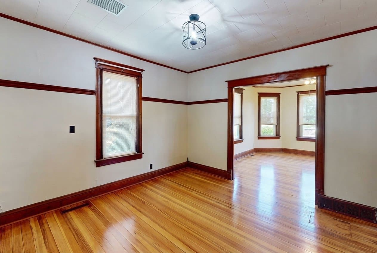 Hadley House: 153 Russell St