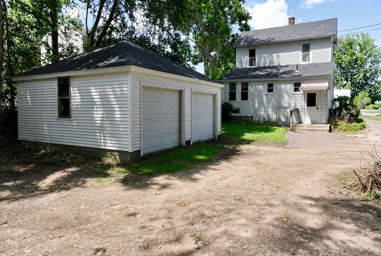 Hadley House: 153 Russell St